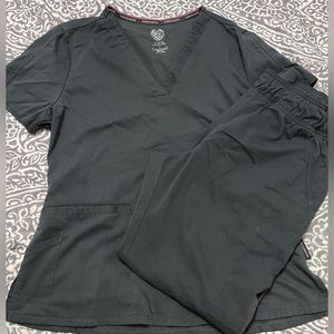 Grey Vince Camuto scrub set Size Medium